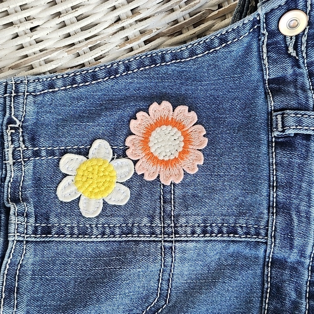 Wonder Nation Toddler Girls Denim Shortall Overalls Size 4T Flowers Patches - Picture 2 of 5